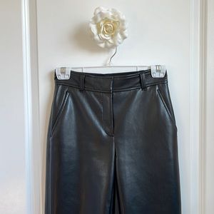 Aritzia Babaton Command Pants Cropped 0. Free if you bundle.